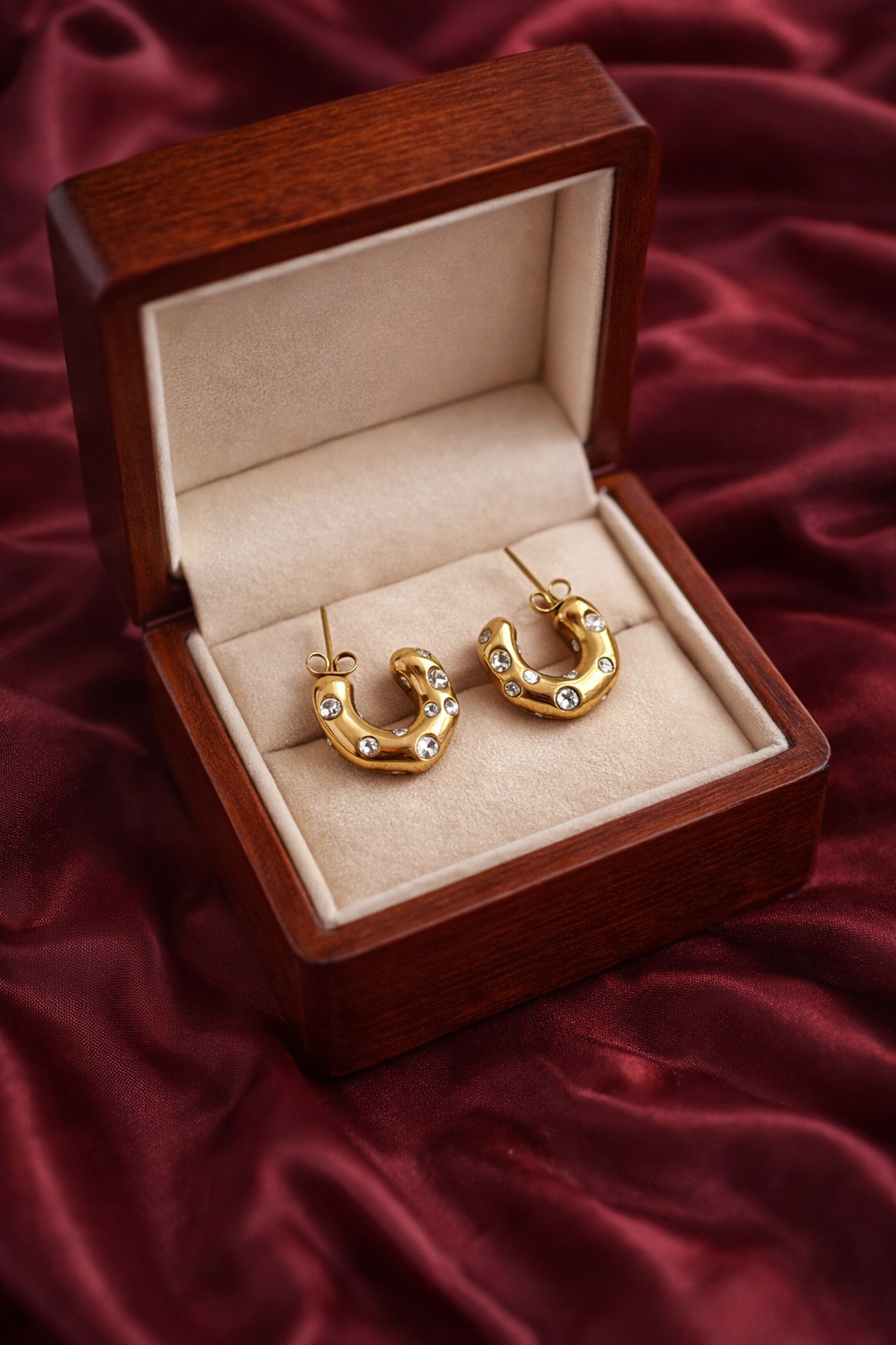✨ Gold Stone Hoop Earrings – Timeless Everyday Elegance