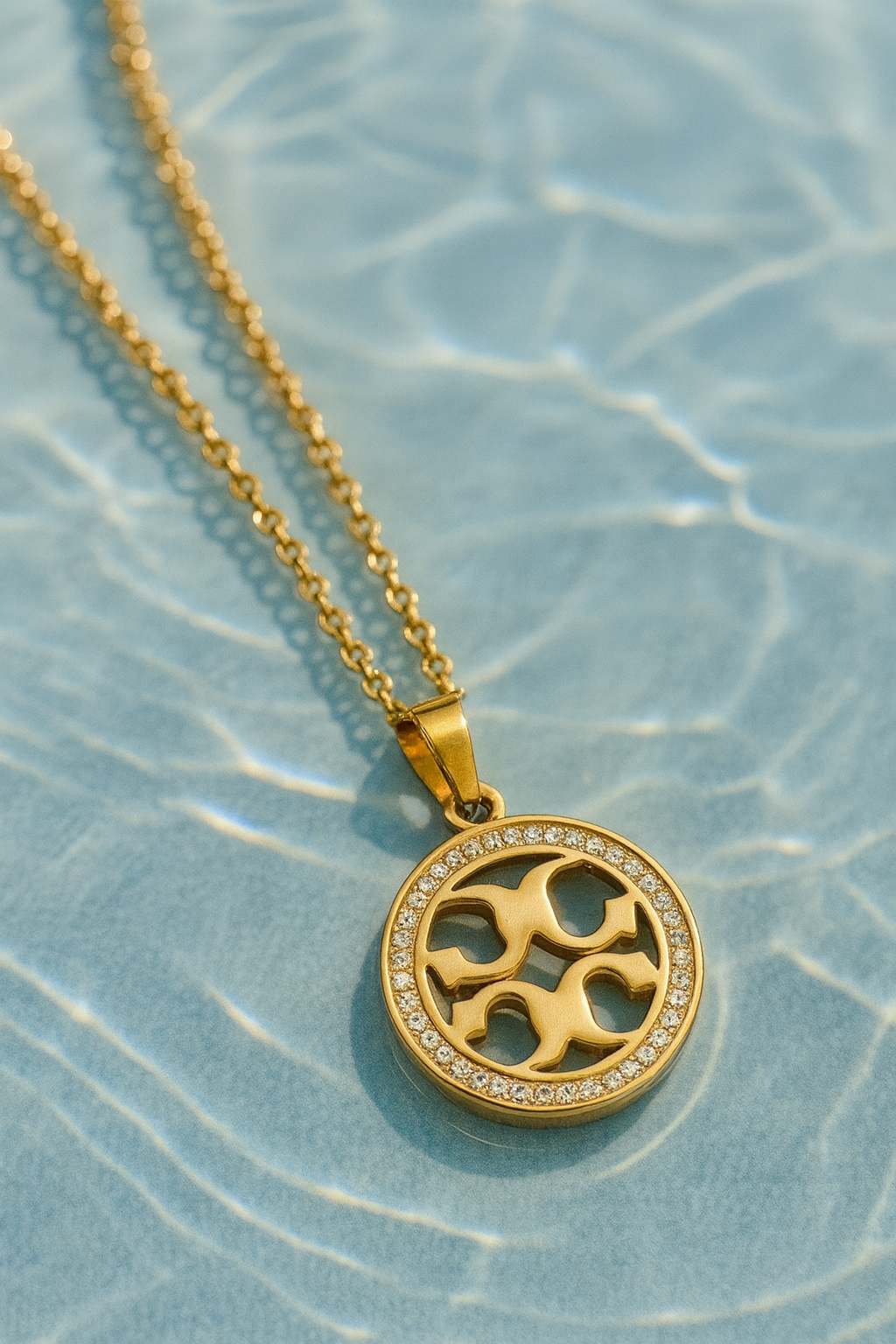 “Golden Round Pendant Necklace with Crystal Border – Tarnish Free”