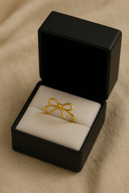 Elegant Gold Bow Ring – Minimalist Ribbon Design 💛